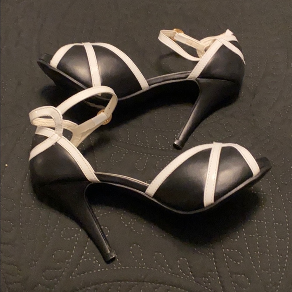 Ladies Heels - Picture 2 of 4